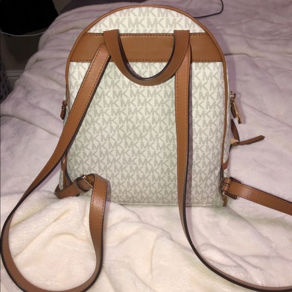 Michael Kors backpack / purse - Picture 2 of 8